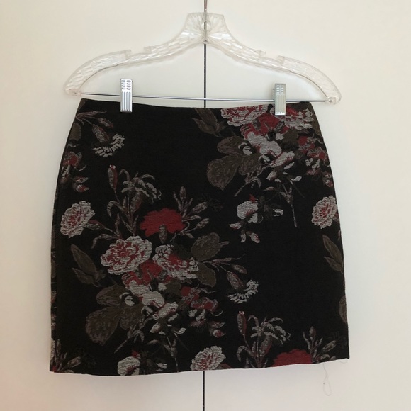 GANNI Brocade Mini Skirt in Floral Print - Picture 4 of 7